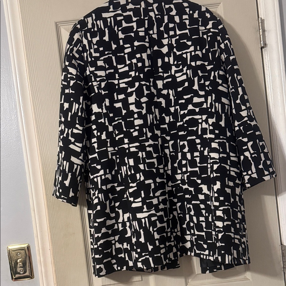 Kasper Black and White Patterned Blazer - Picture 2 of 2